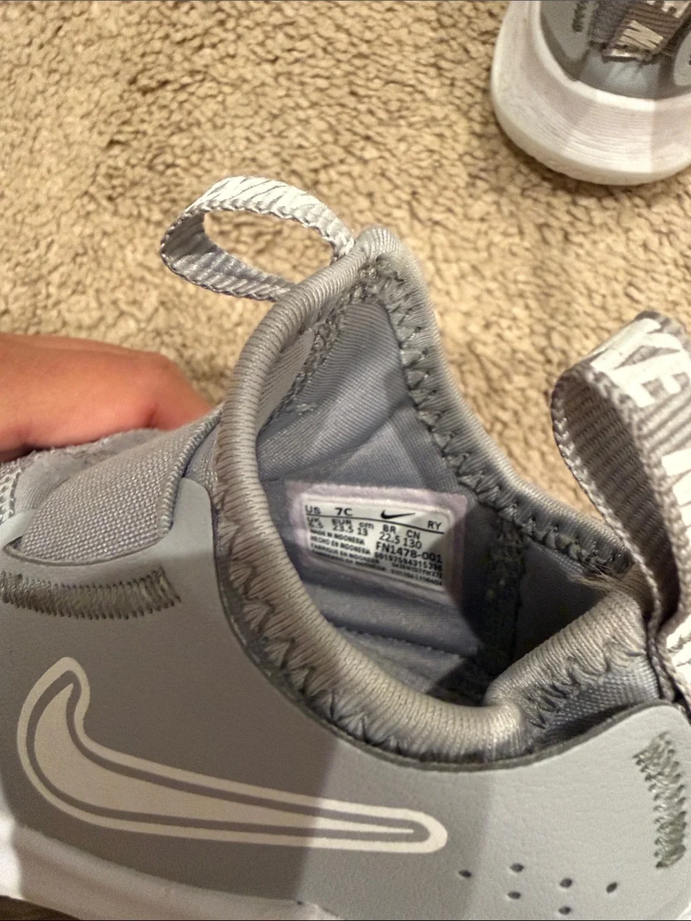 Nike Flex Runner Slip-On Sneakers in Light Gray and White - size 7C